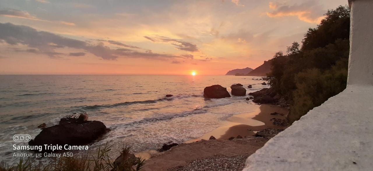 Kostas Beach Apartments Agios Gordios  Buitenkant foto
