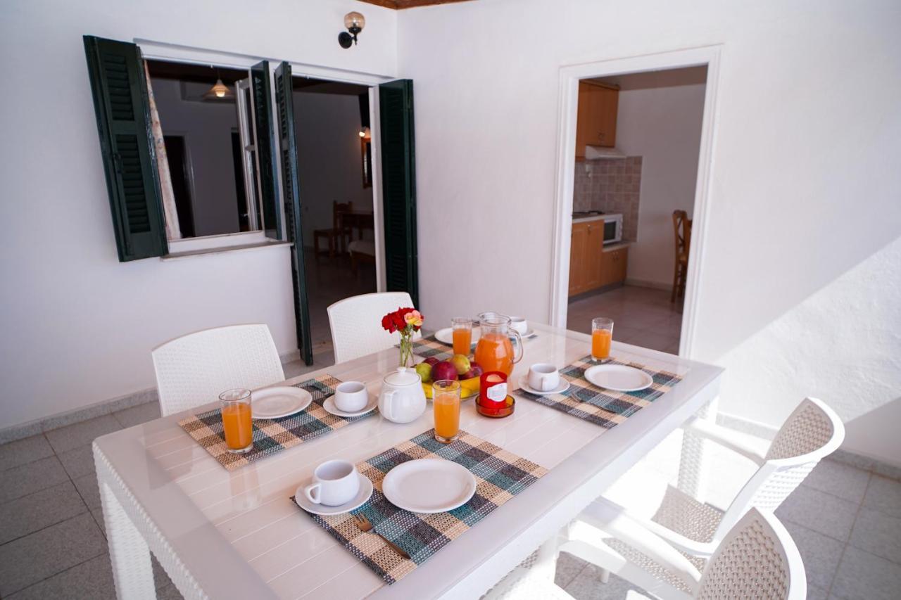 Kostas Beach Apartments Agios Gordios  Buitenkant foto