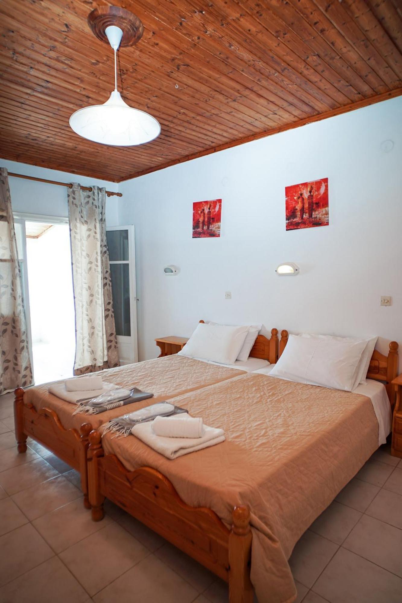 Kostas Beach Apartments Agios Gordios  Buitenkant foto