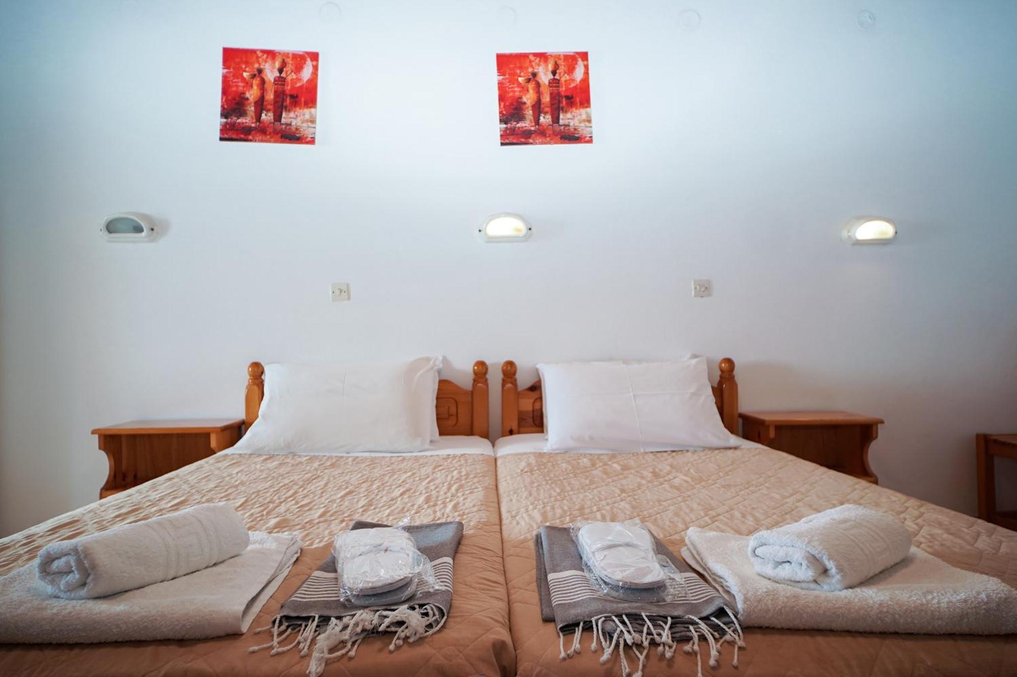 Kostas Beach Apartments Agios Gordios  Buitenkant foto